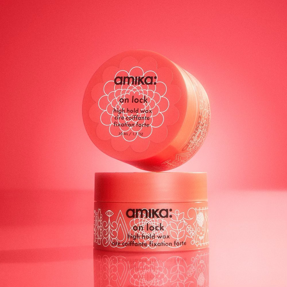 AMIKA ON LOCK CERA DE ALTA FIJACIÓN, 50 ML