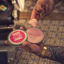 Cargar imagen en el visor de la galería, REUZEL EDICION ESPECIAL EXTREME HOLD MATTE POMADE, 113 GR