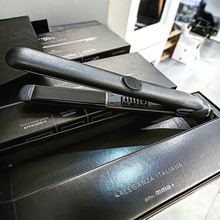 Cargar imagen en el visor de la galería, GAMMA PIU PLANCHA KERATIN GLORY NEGRA