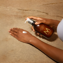 Cargar imagen en el visor de la galería, MOROCCANOIL LOCIÓN CORPORAL SOLEIL TANGER, 360 ML