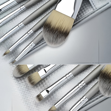 Cargar imagen en el visor de la galería, KRYOLAN SET BROCHAS PARA MAQUILLAJE 7 PIEZAS