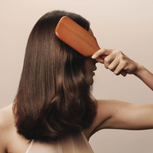 Cargar imagen en el visor de la galería, AVEDA MINI PADDLE BRUSH 1 PZ