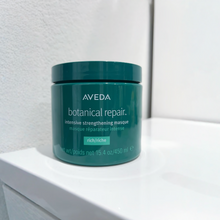 Cargar imagen en el visor de la galería, AVEDA BOTANICAL REPAIR™ STRENGTHENING MASQUE RICH, 450 ML